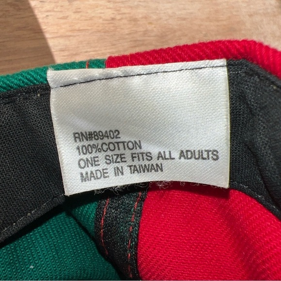 Vintage Merry Christmas Hat Snapback Cap Mens Red Green 90s Holidays - Picture 7 of 7